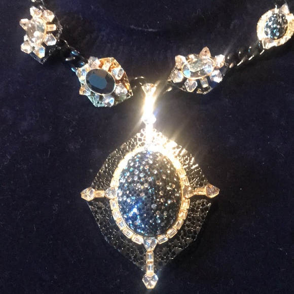 Authentic Swarovski Collar Necklace. With Big detachable brooch - Picture 6 of 12
